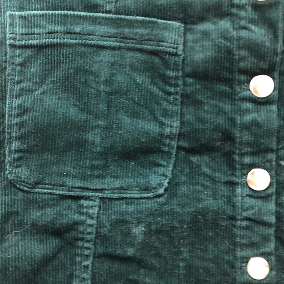 Features:Button Front
2 side pockets - Picture 4 of 5